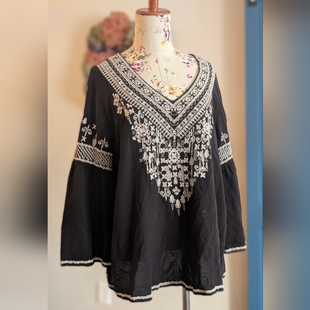 Chelsea & Theodore Black‎ Embroidered Blouse